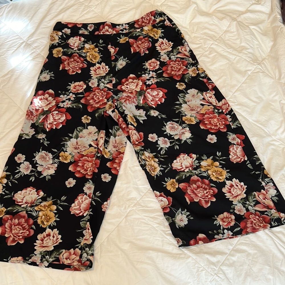 Wild fable flowy flowered crop pants cute w/tank blouse sweater sandals booties